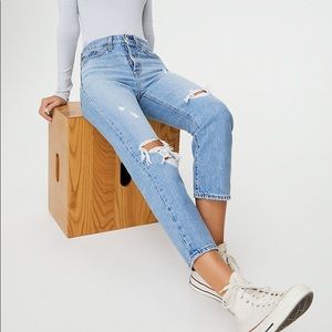 Aritzia, Levi’s 501 original ripped…